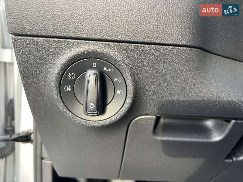 Внедорожник / Кроссовер Skoda Karoq 2019 в Киеве