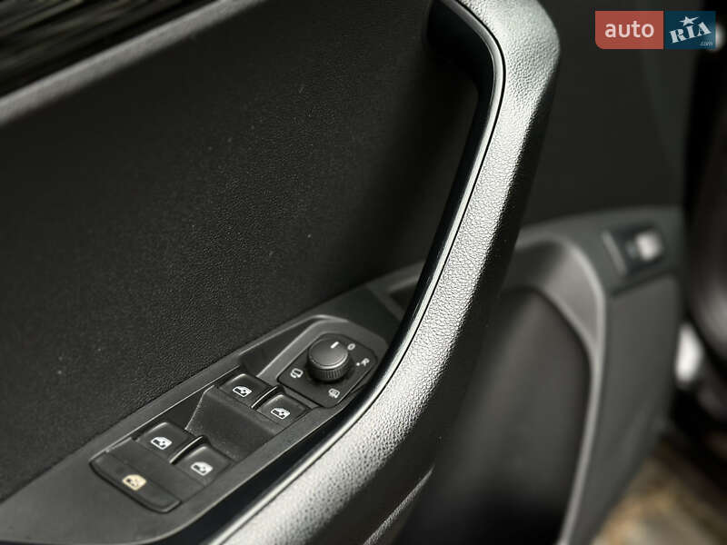 Внедорожник / Кроссовер Skoda Karoq 2021 в Мукачево