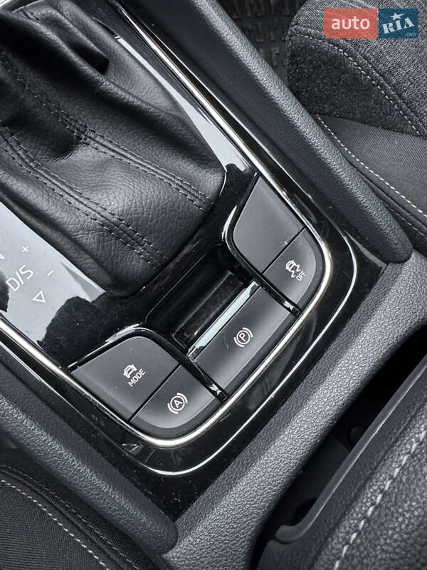 Внедорожник / Кроссовер Skoda Karoq 2018 в Киеве