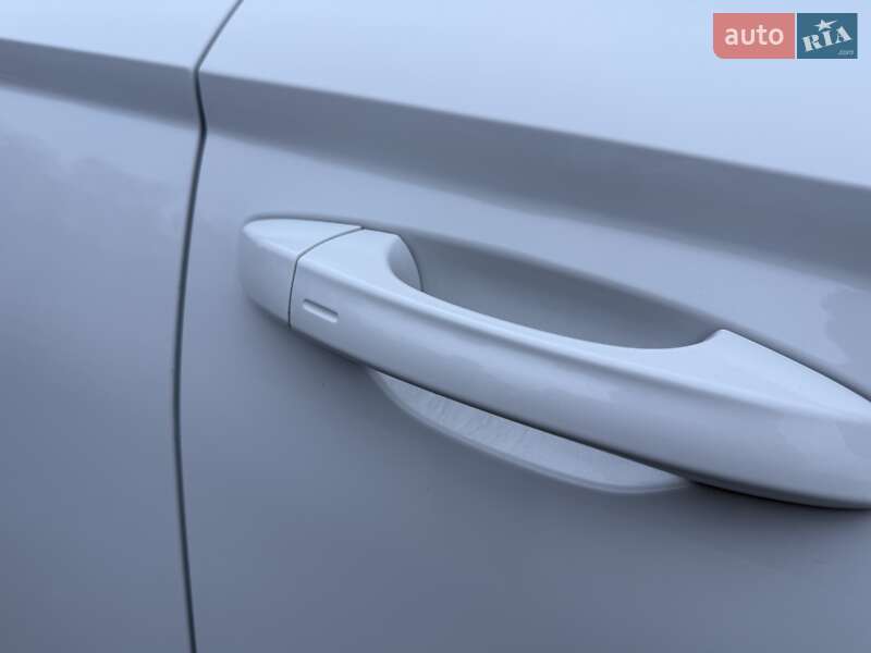 Внедорожник / Кроссовер Skoda Karoq 2020 в Киеве