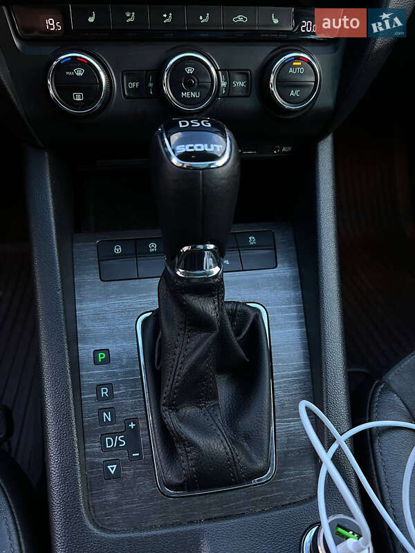 Универсал Skoda Octavia Scout 2017 в Золочеве