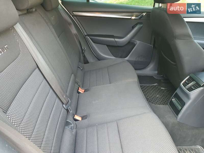 Универсал Skoda Octavia Scout 2015 в Киеве