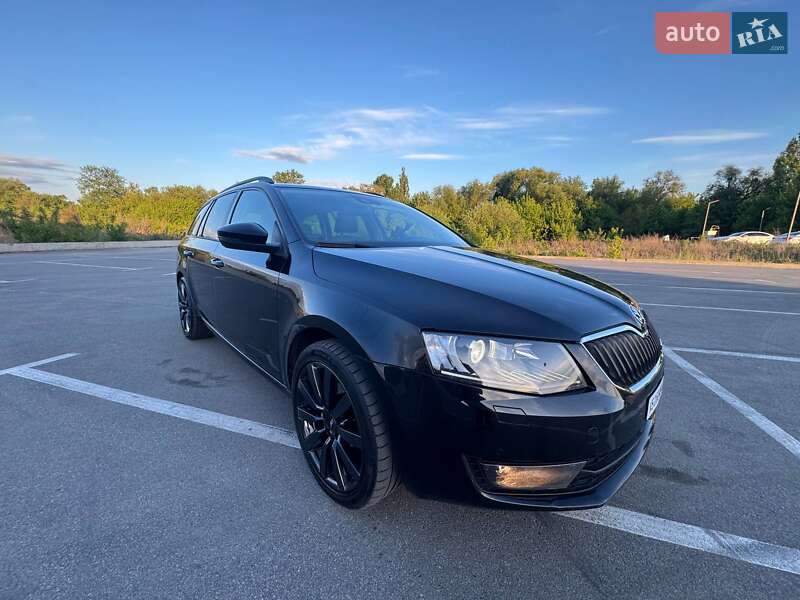 Універсал Skoda Octavia Scout 2016 в Бучі
