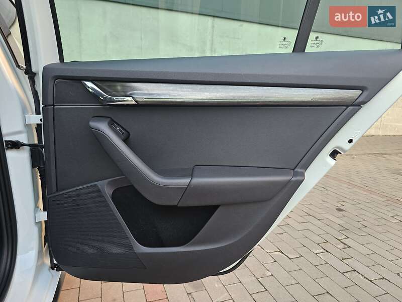 Универсал Skoda Octavia Scout 2017 в Киеве фото 49 Универсал Skoda Octavia Scout 2017 в Киеве