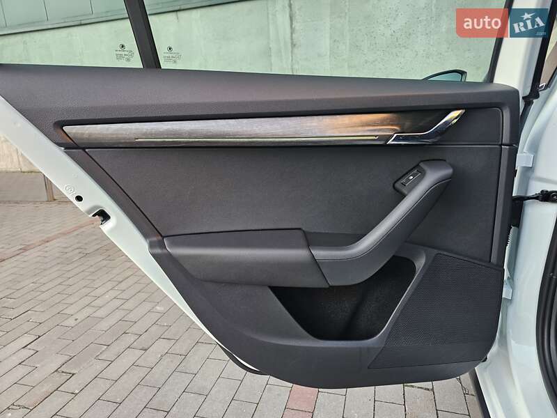 Универсал Skoda Octavia Scout 2017 в Киеве фото 54 Универсал Skoda Octavia Scout 2017 в Киеве