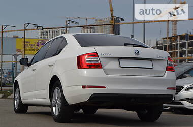 Седан Skoda Octavia 2015 в 