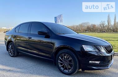 Седан Skoda Octavia 2018 в 