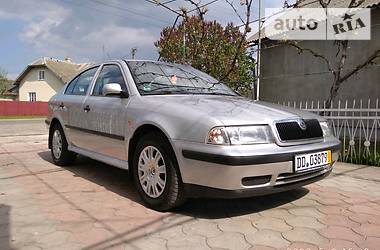 Хетчбек Skoda Octavia 2000 в 