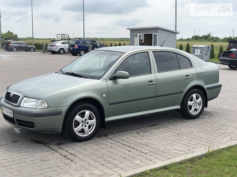 Хэтчбек Skoda Octavia 2002 в Городке