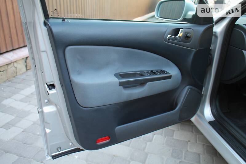 Седан Skoda Octavia 2002 в Полтаві