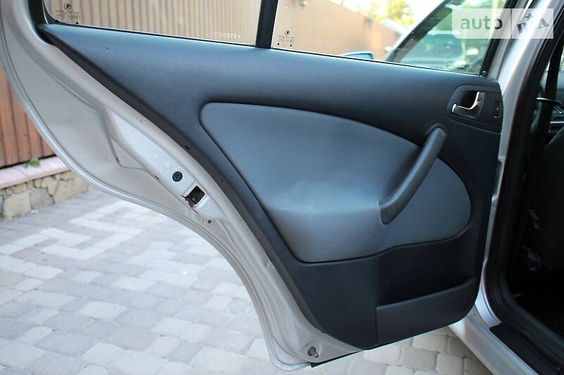 Седан Skoda Octavia 2002 в Полтаві