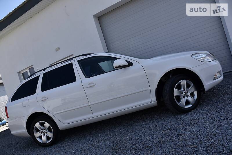 Універсал Skoda Octavia 2012 в Дрогобичі
