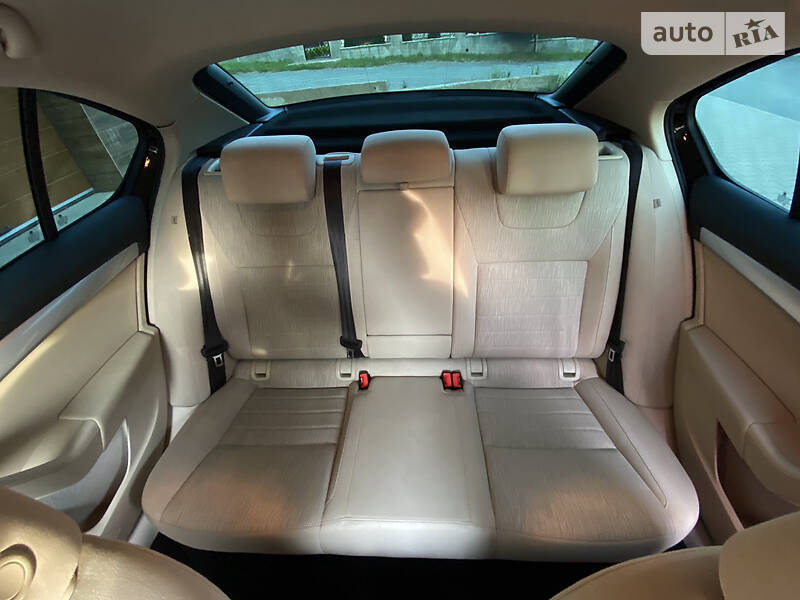Седан Skoda Octavia 2015 в Ужгороде
