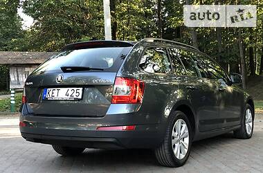 Універсал Skoda Octavia 2015 в Дрогобичі