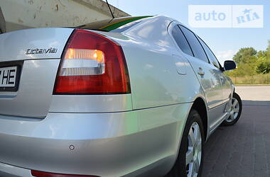 Седан Skoda Octavia 2011 в 