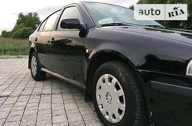 Лифтбек Skoda Octavia 2004 в Пустомытах