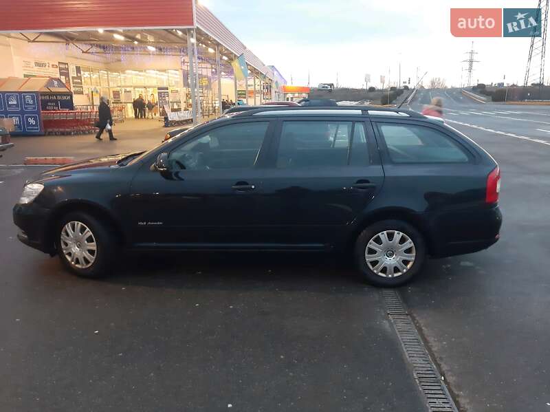 Универсал Skoda Octavia 2010 в Ужгороде