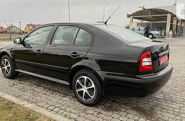 Лифтбек Skoda Octavia 2010 в Городке