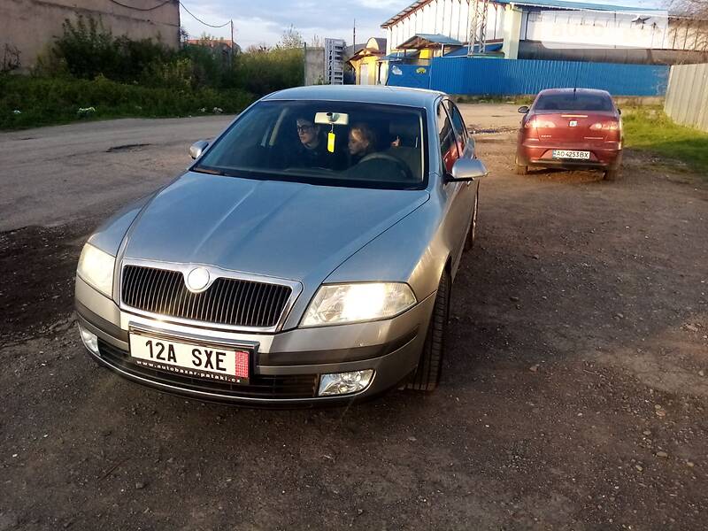 Седан Skoda Octavia 2005 в Ужгороді