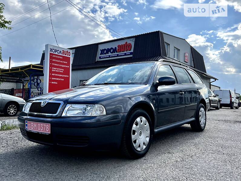 Универсал Skoda Octavia 2009 в Хороле