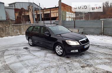 Універсал Skoda Octavia 2010 в Чернівцях