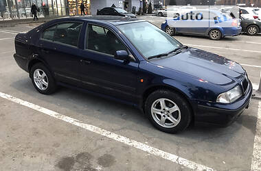 Лифтбек Skoda Octavia 2000 в Пятихатках