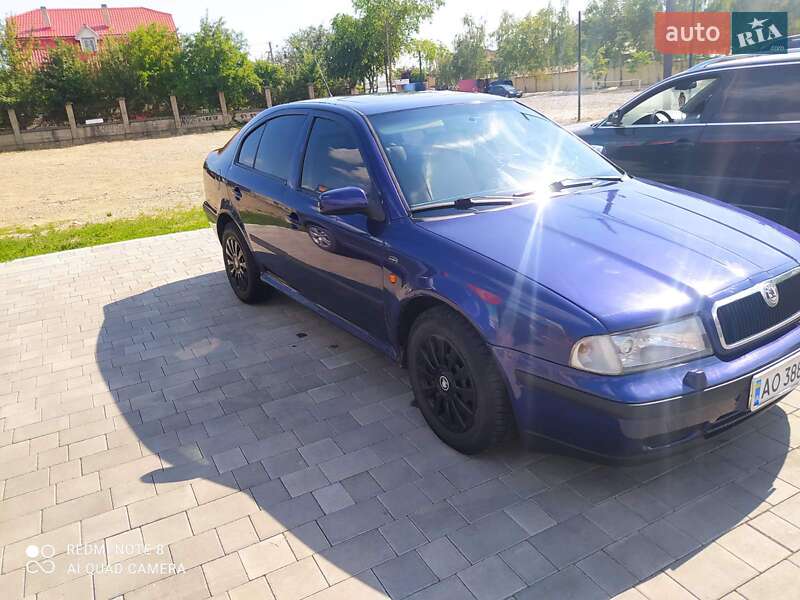 Ліфтбек Skoda Octavia 2000 в Виноградові