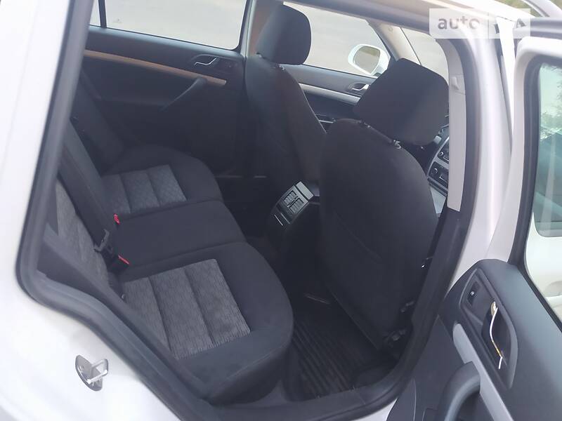 Універсал Skoda Octavia 2011 в Черкасах