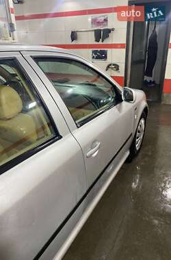 Лифтбек Skoda Octavia 2000 в 