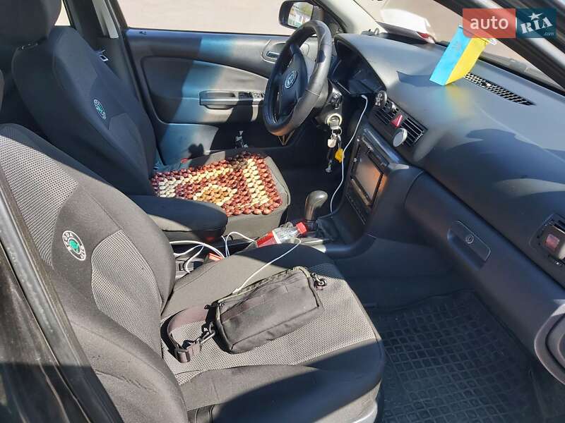 Ліфтбек Skoda Octavia 2003 в Чернігові