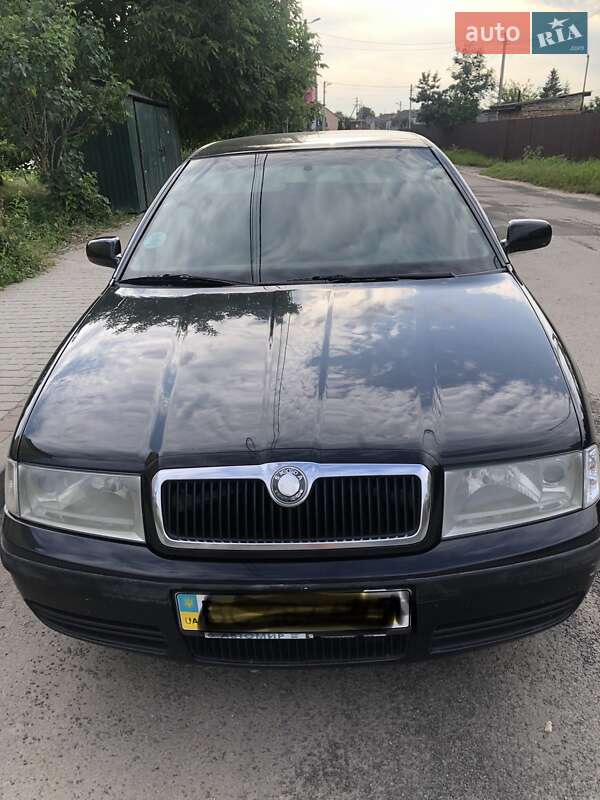 Лифтбек Skoda Octavia 2002 в Городке