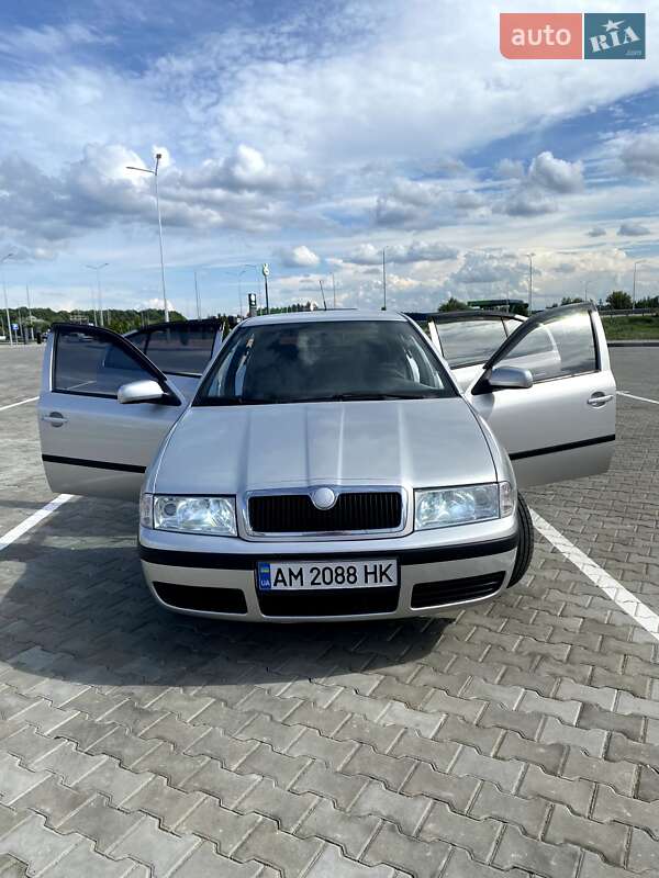 Ліфтбек Skoda Octavia 2003 в Житомирі
