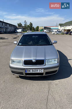 Лифтбек Skoda Octavia 2003 в Сарнах