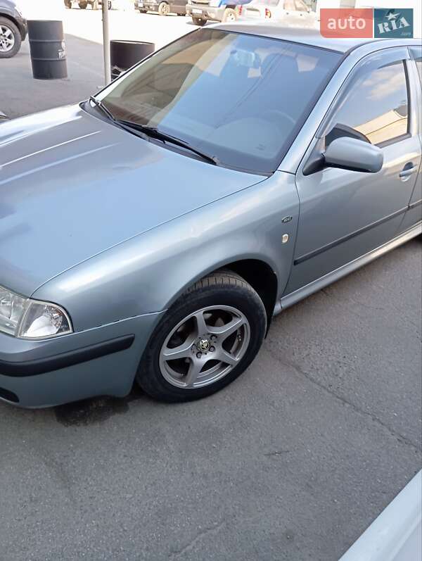 Лифтбек Skoda Octavia 2002 в Днепре