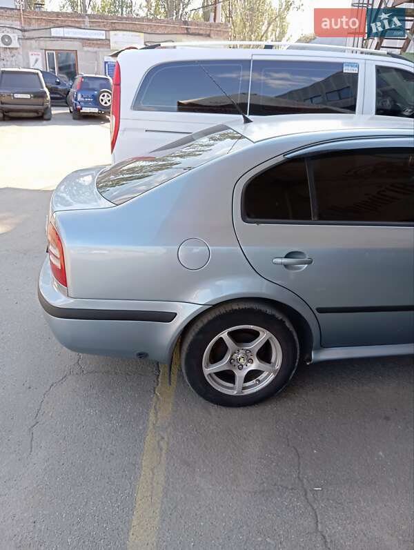 Лифтбек Skoda Octavia 2002 в Днепре