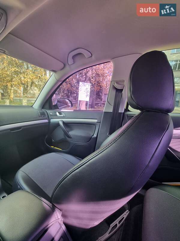 Ліфтбек Skoda Octavia 2010 в Дніпрі