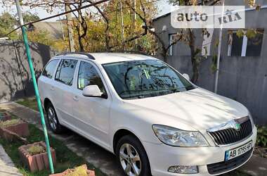 Універсал Skoda Octavia 2012 в Тростянці