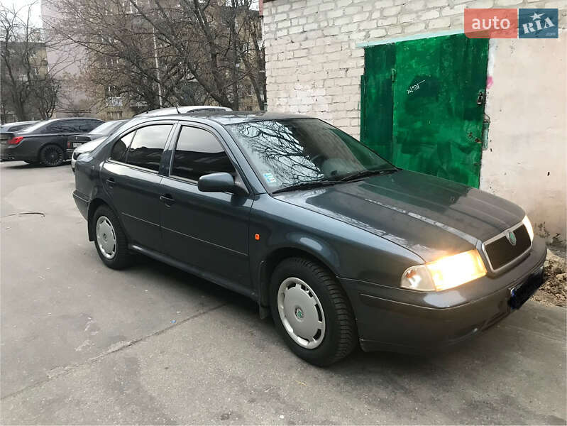 Лифтбек Skoda Octavia 1999 в Ичне