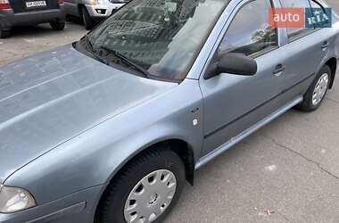 Лифтбек Skoda Octavia 2003 в Киеве