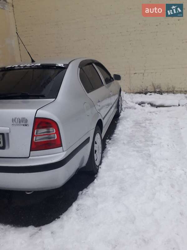 Лифтбек Skoda Octavia 2001 в Киеве