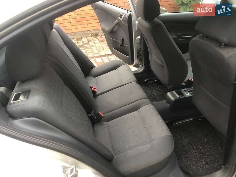 Лифтбек Skoda Octavia 2003 в Луцке