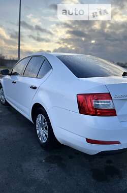 Лифтбек Skoda Octavia 2015 в Умани