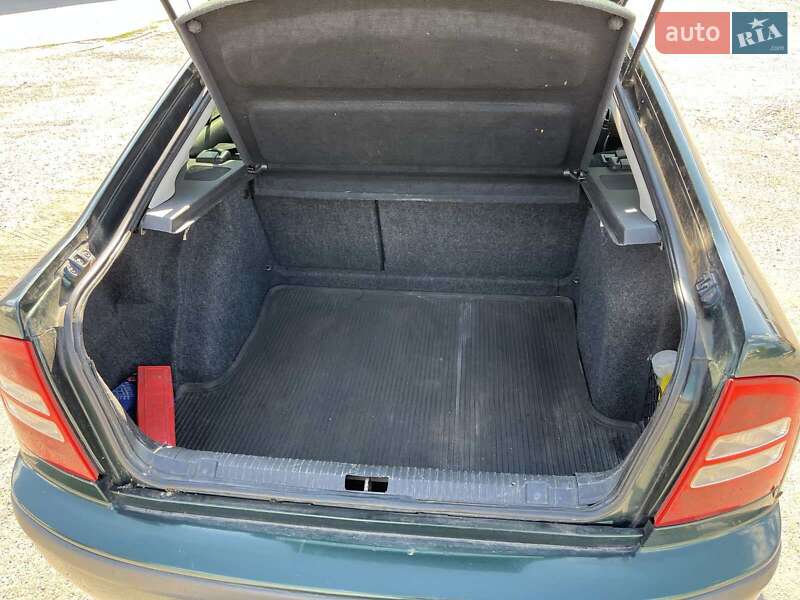 Лифтбек Skoda Octavia 2004 в Днепре