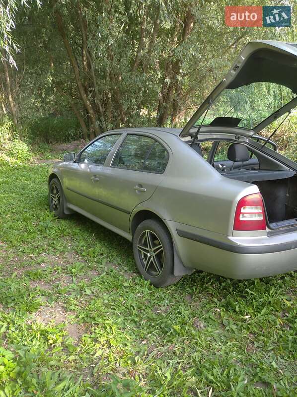 Лифтбек Skoda Octavia 2008 в 