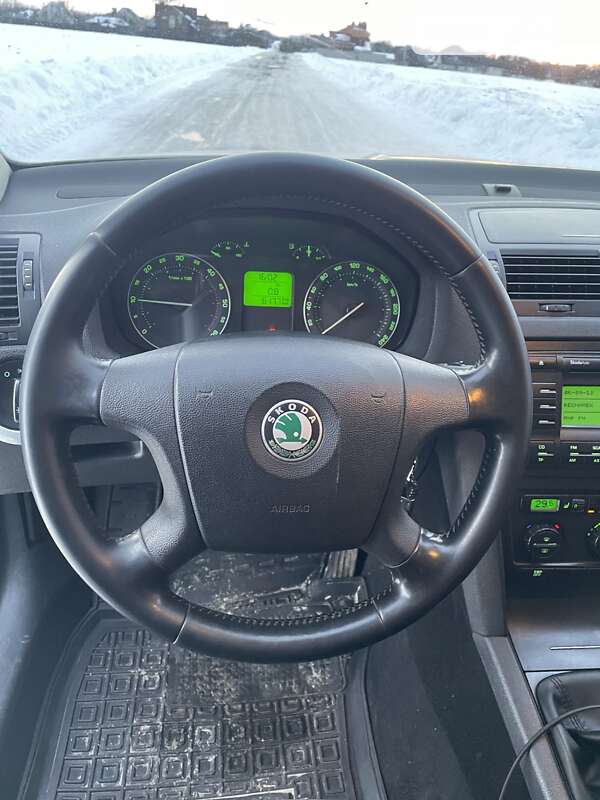 Лифтбек Skoda Octavia 2008 в Сумах