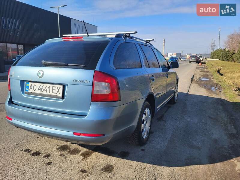 Універсал Skoda Octavia 2012 в Ужгороді