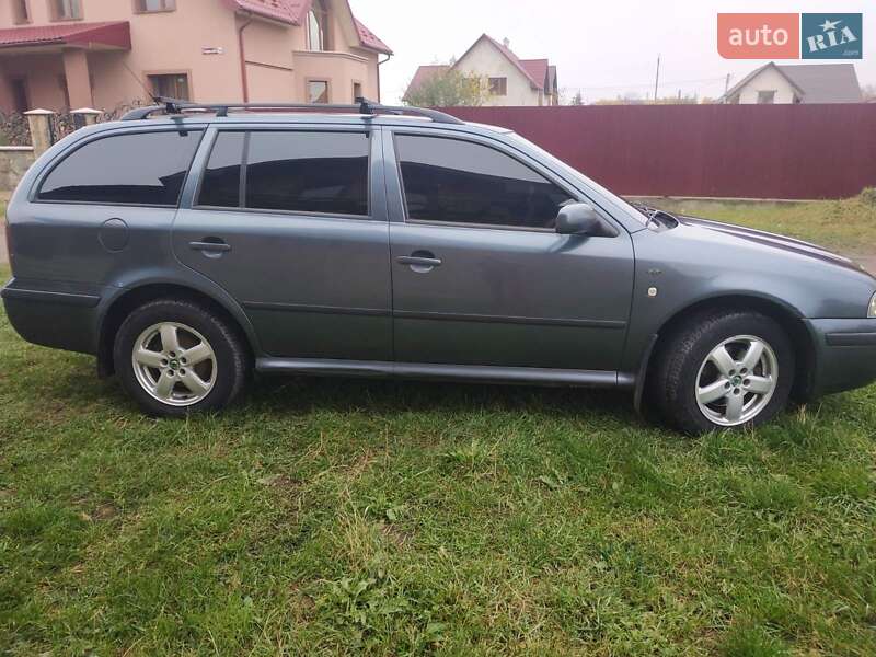 Універсал Skoda Octavia 2004 в Надвірній
