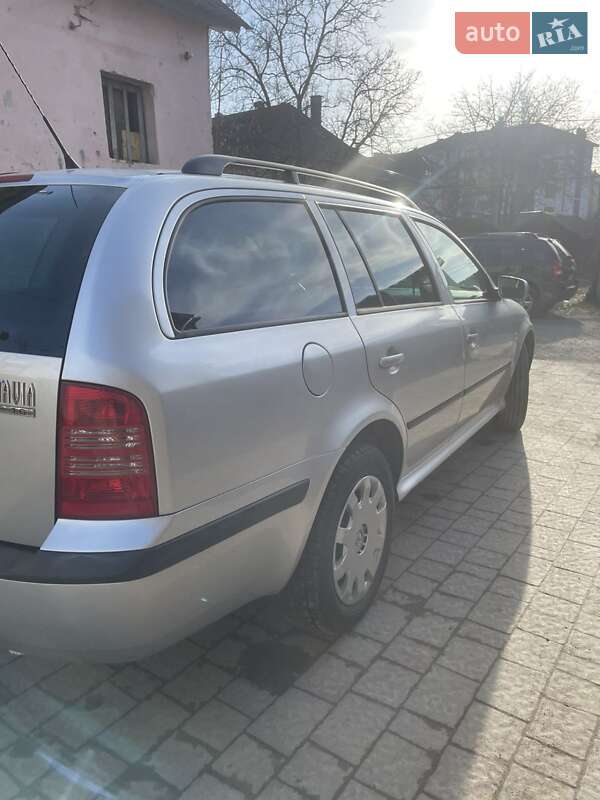 Универсал Skoda Octavia 2003 в Сваляве