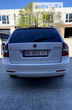 Универсал Skoda Octavia 2012 в Вараше