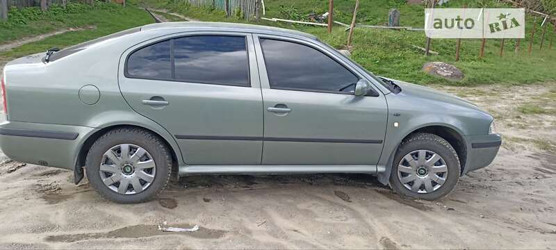 Лифтбек Skoda Octavia 2002 в Чернигове